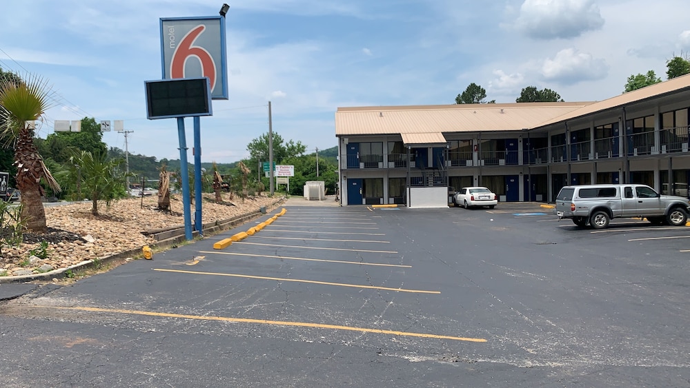 Motel6 Dalton, GA 40/47