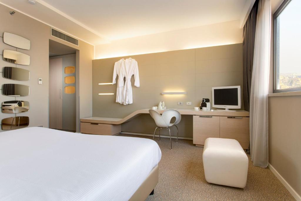 Deluxe, Single, Double Bed
