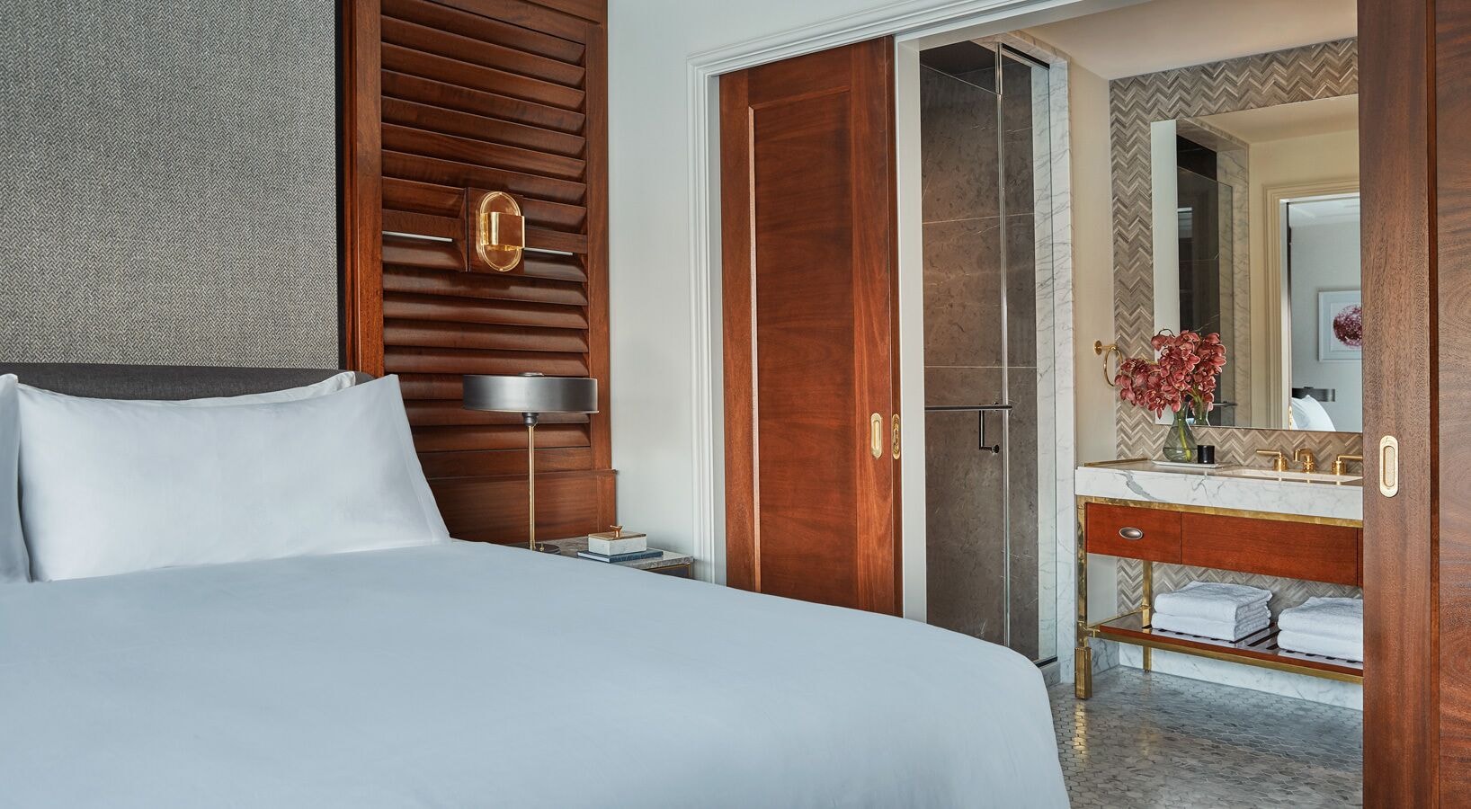 COURTYARD, DELUXE, KING BED