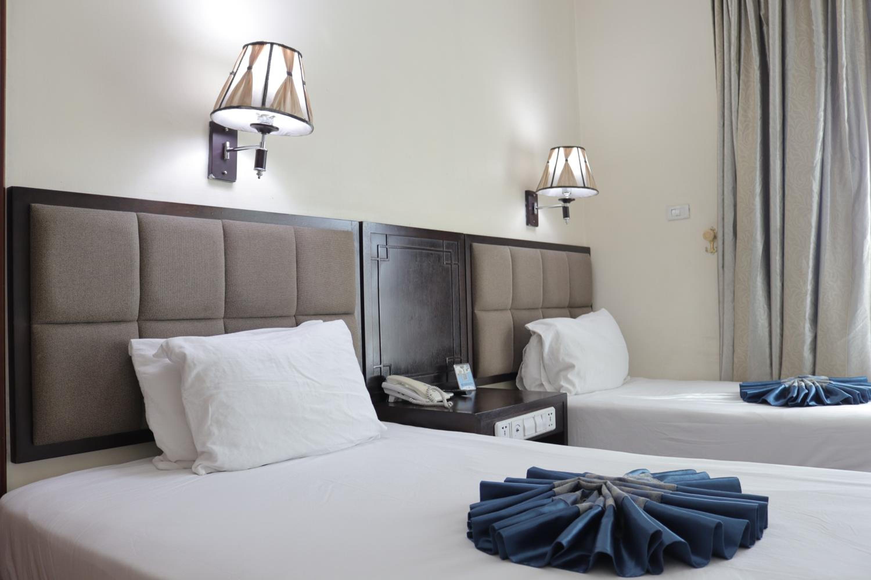 Blue Birds International Hotel 20/50