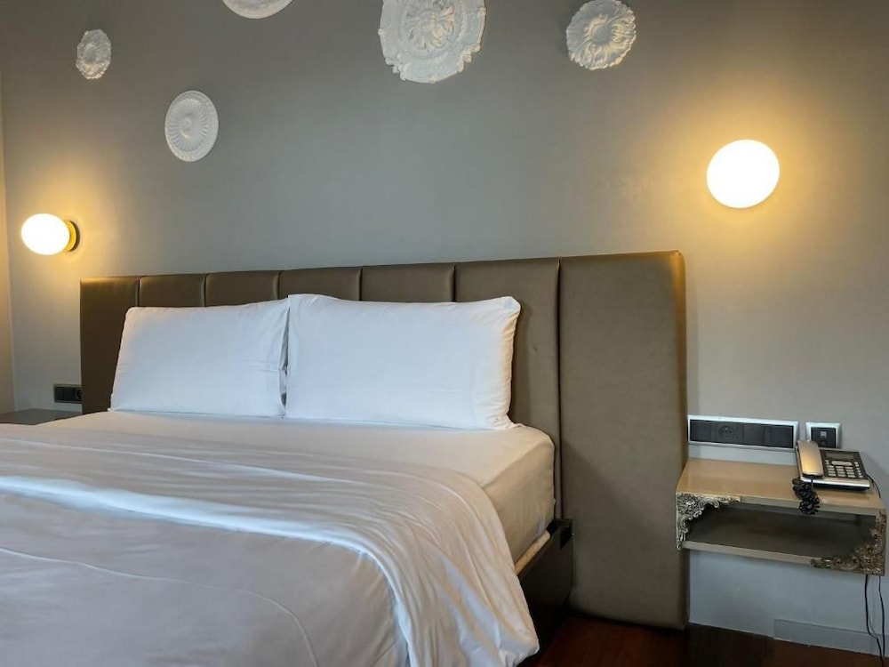 987 Prague Hotel 18/56