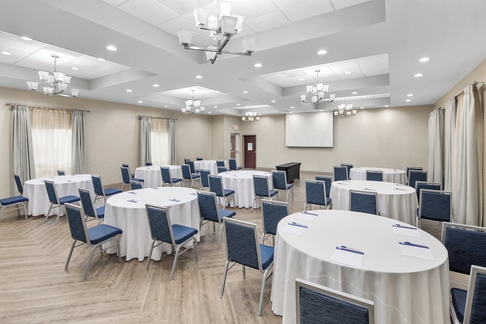 Holiday Inn Express Hotel And Suites Greenville I 85 Woodruff Rd 59/72