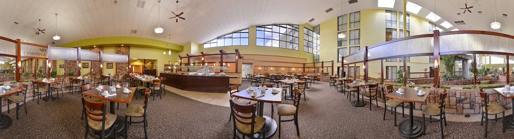 Ramada Plaza by Wyndham Sheridan Hotel and Convention Center 32/50
