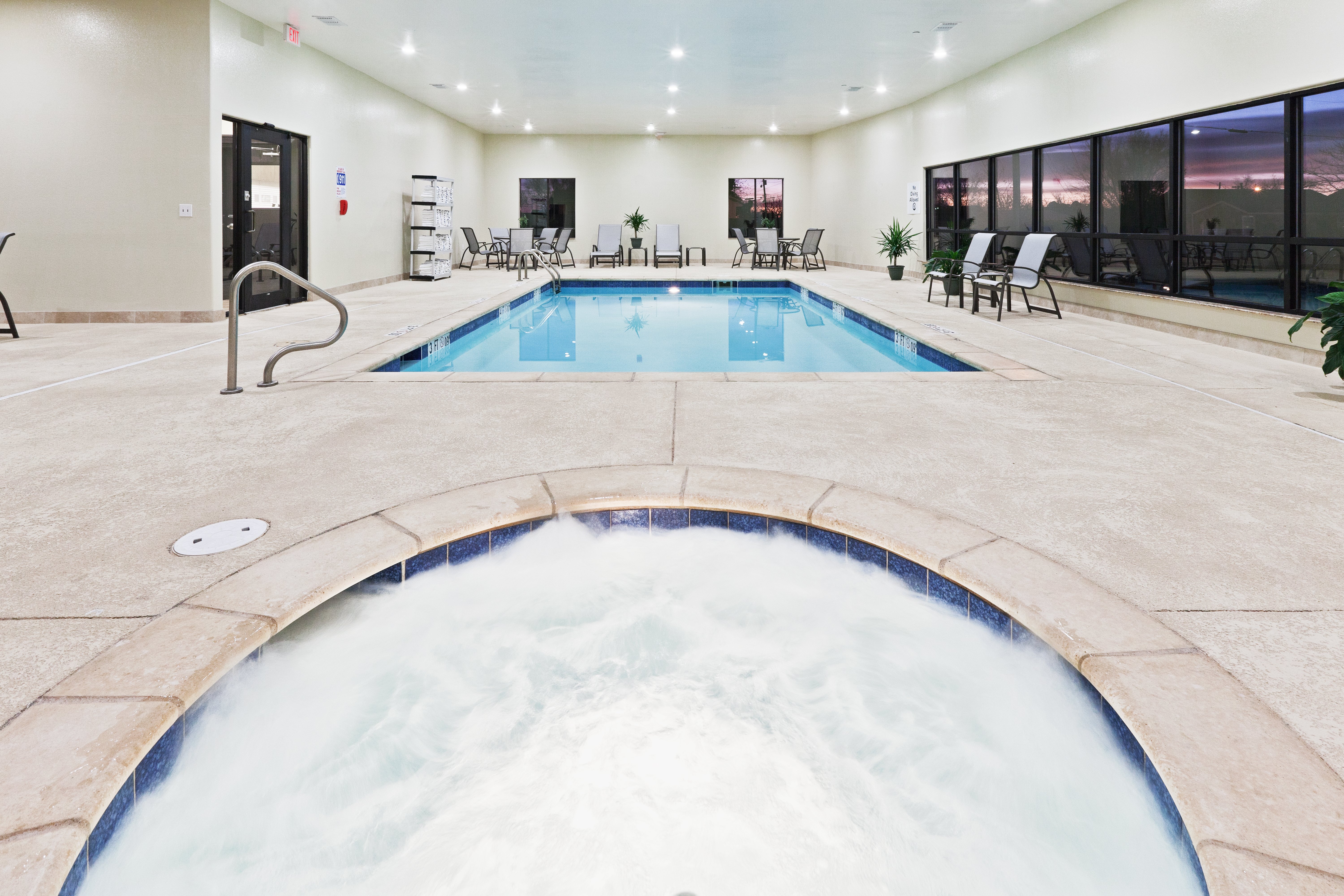 Holiday Inn Express Suites Brownfield 31/54