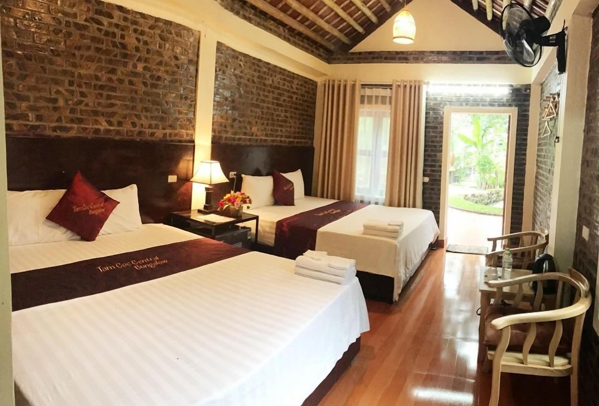 ROOM, TWIN BEDS, MOUNTAIN VIEW