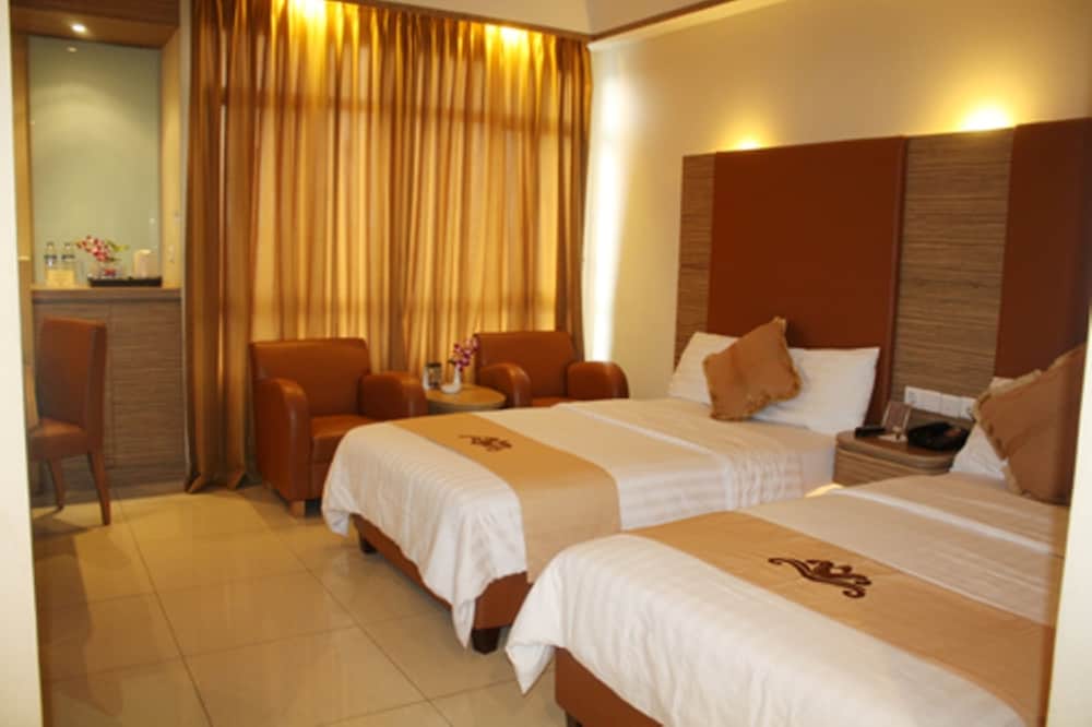 GRAND PASUNDAN CONVENTION HOTEL 37/65