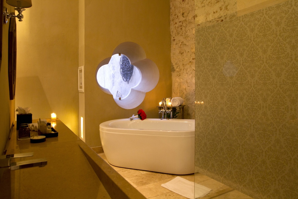 Bastion Luxury Hotel 37/75