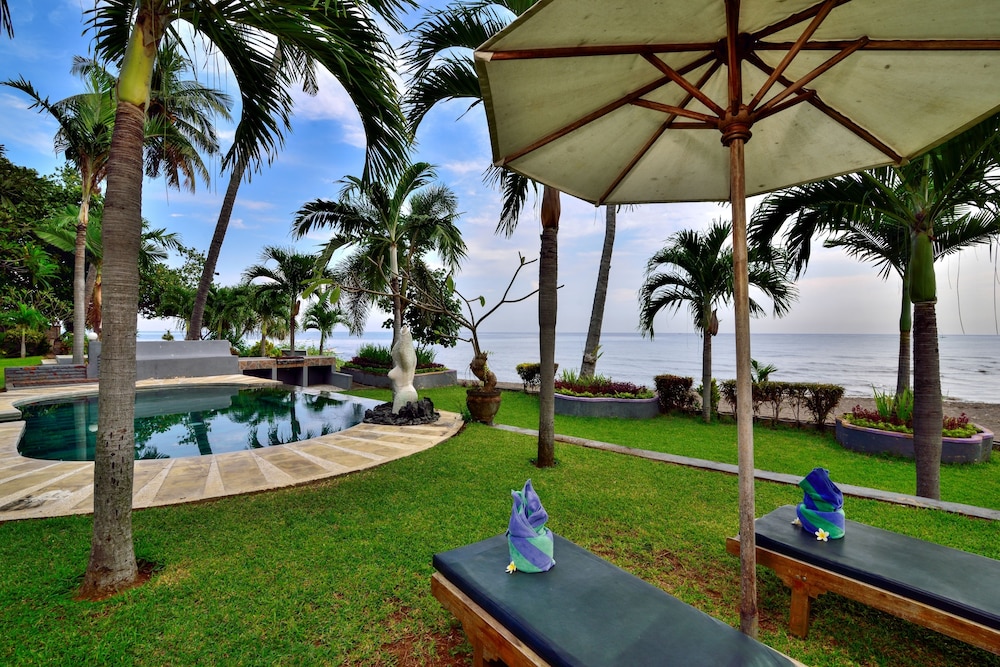 Dolphin Beach Bali 57/63