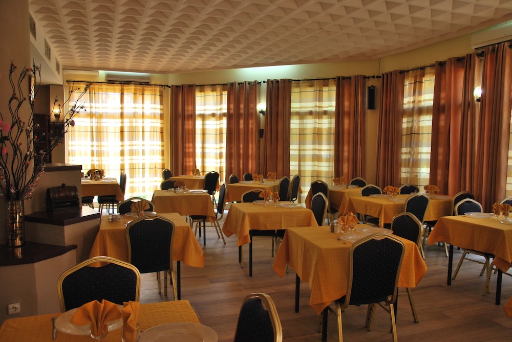 HOTEL TERMINUS 37/54