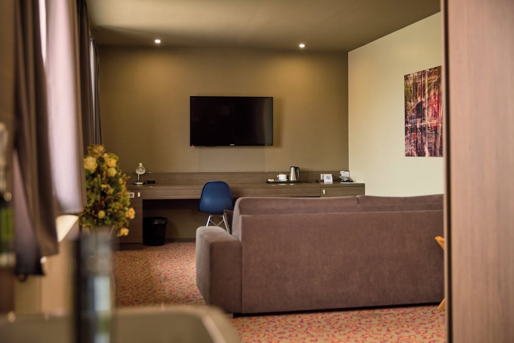 Kongres Hotel Roca 66/76