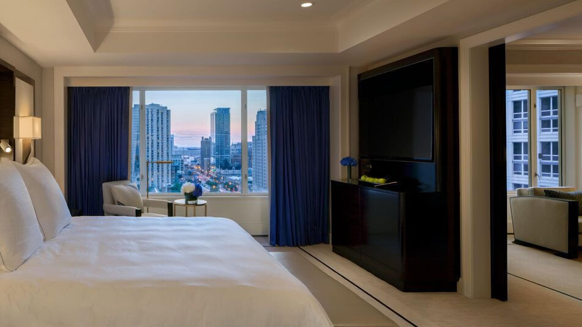 Room at The Peninsula Chicago Hotel, CHICAGO - IL