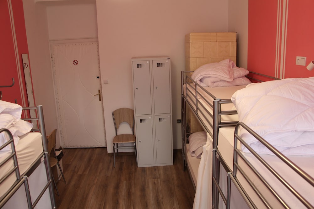 Lorf Hostel&Apartments 3/51