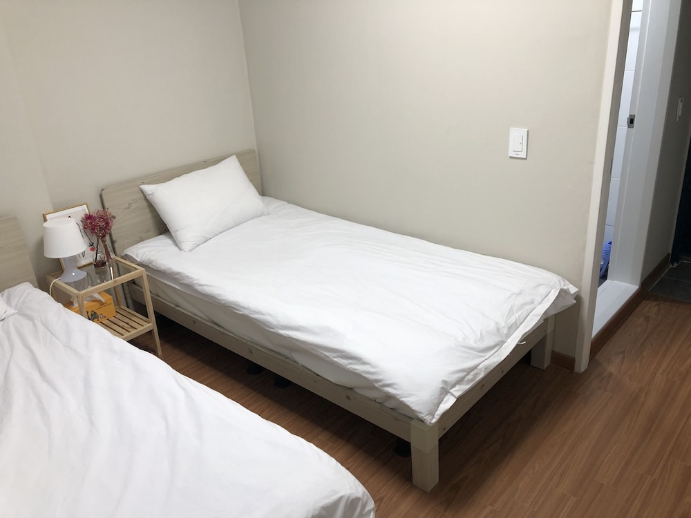 BASIC, TWIN BEDS