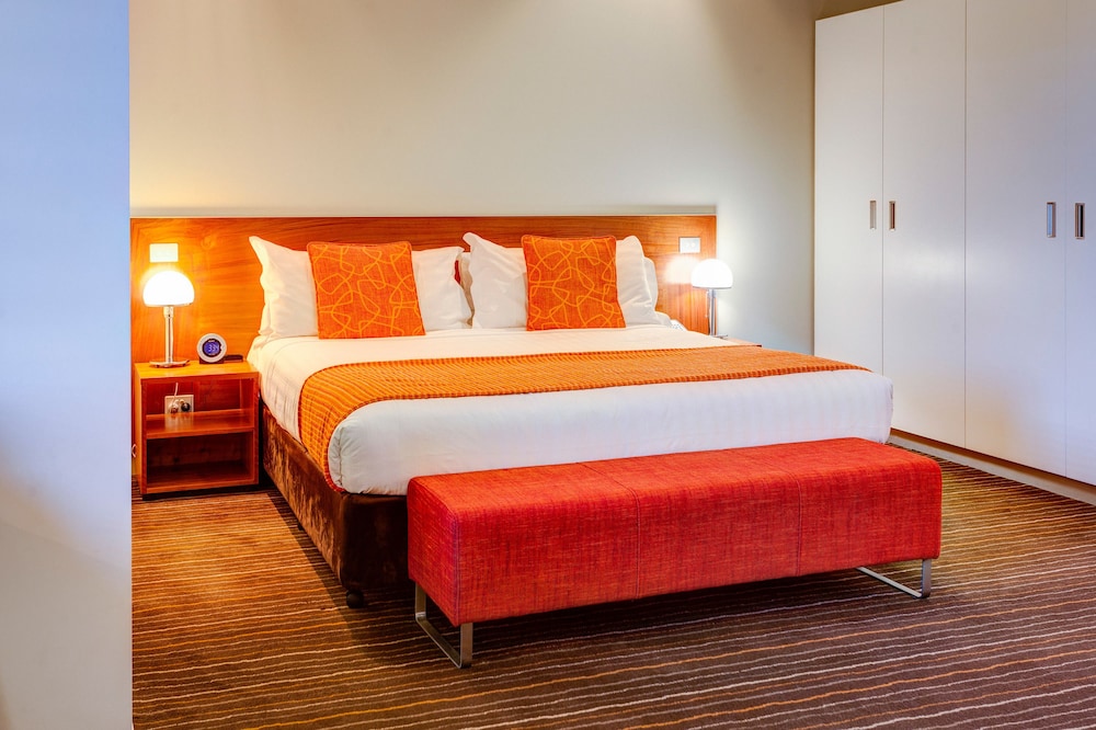 ROOM, KING BED