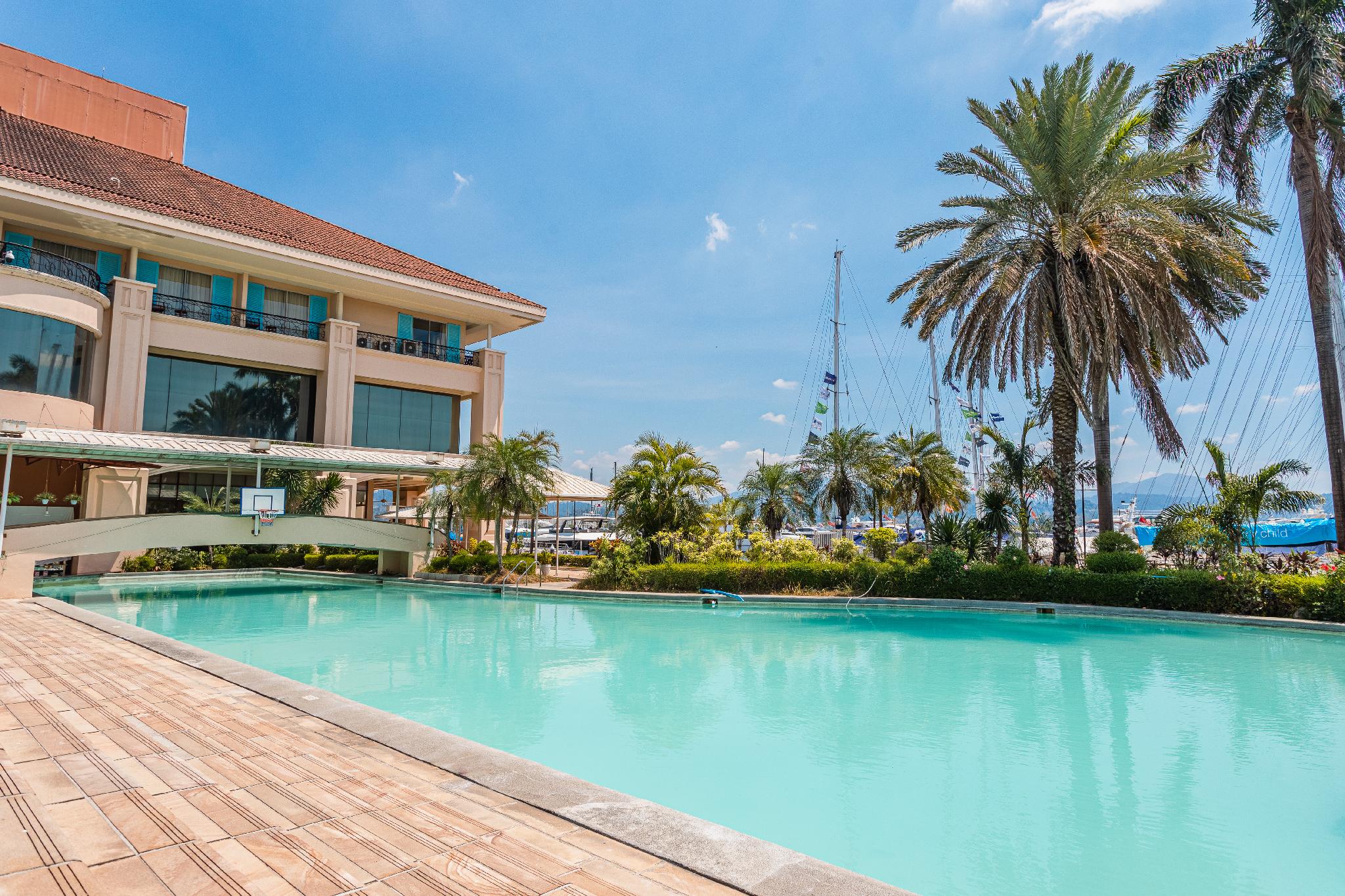 Subic Bay Yacht Club 44/49