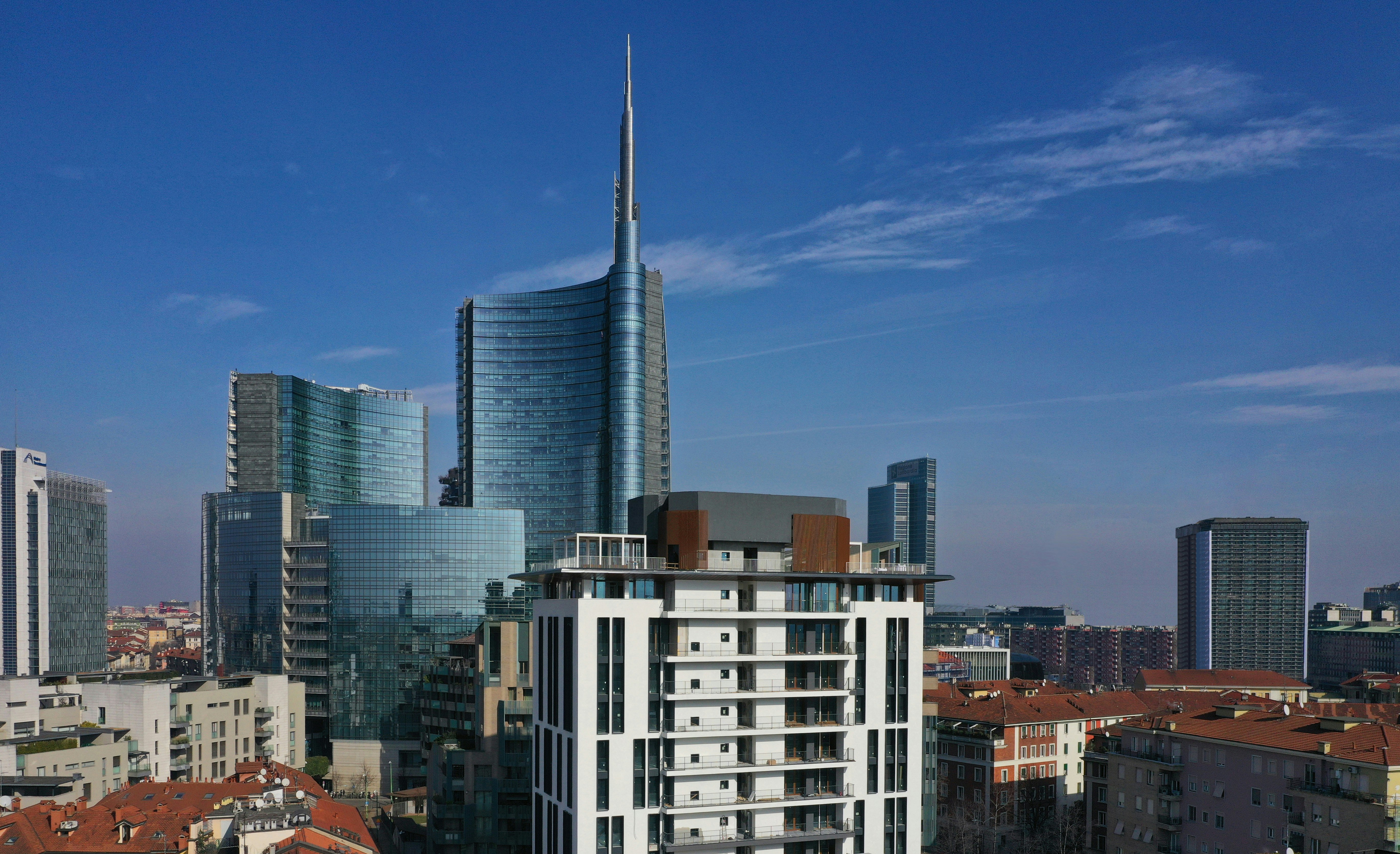 Milano Verticale UNA Esperienze 10/77