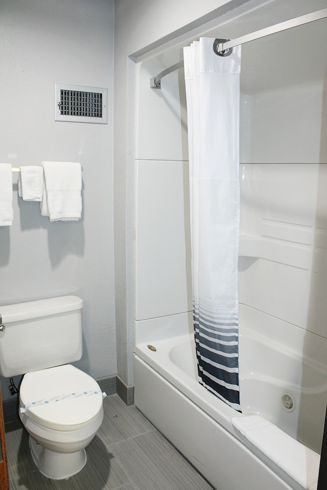 Greenstay Hotel and Suites St James 59/62