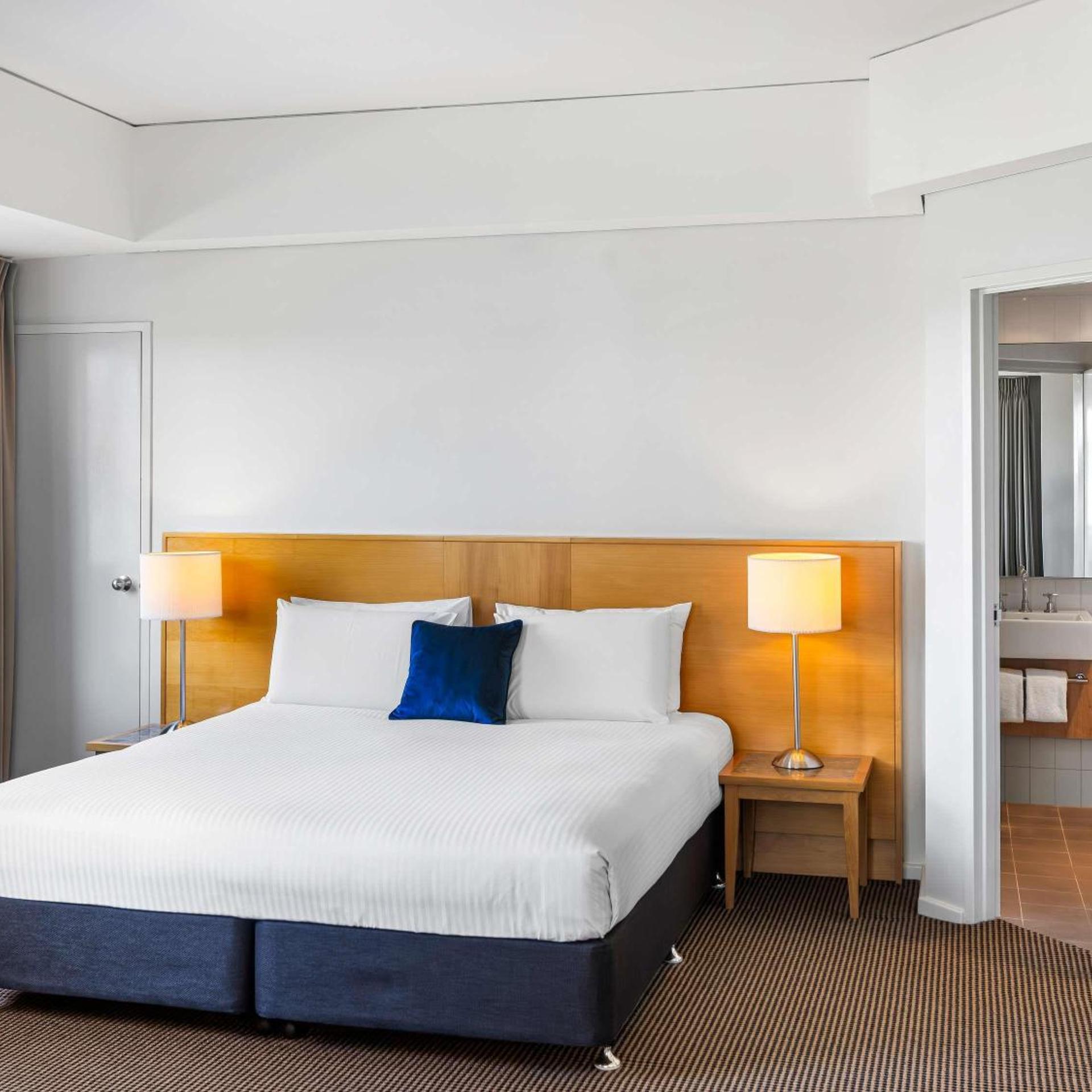 JUNIOR SUITE, KING BED