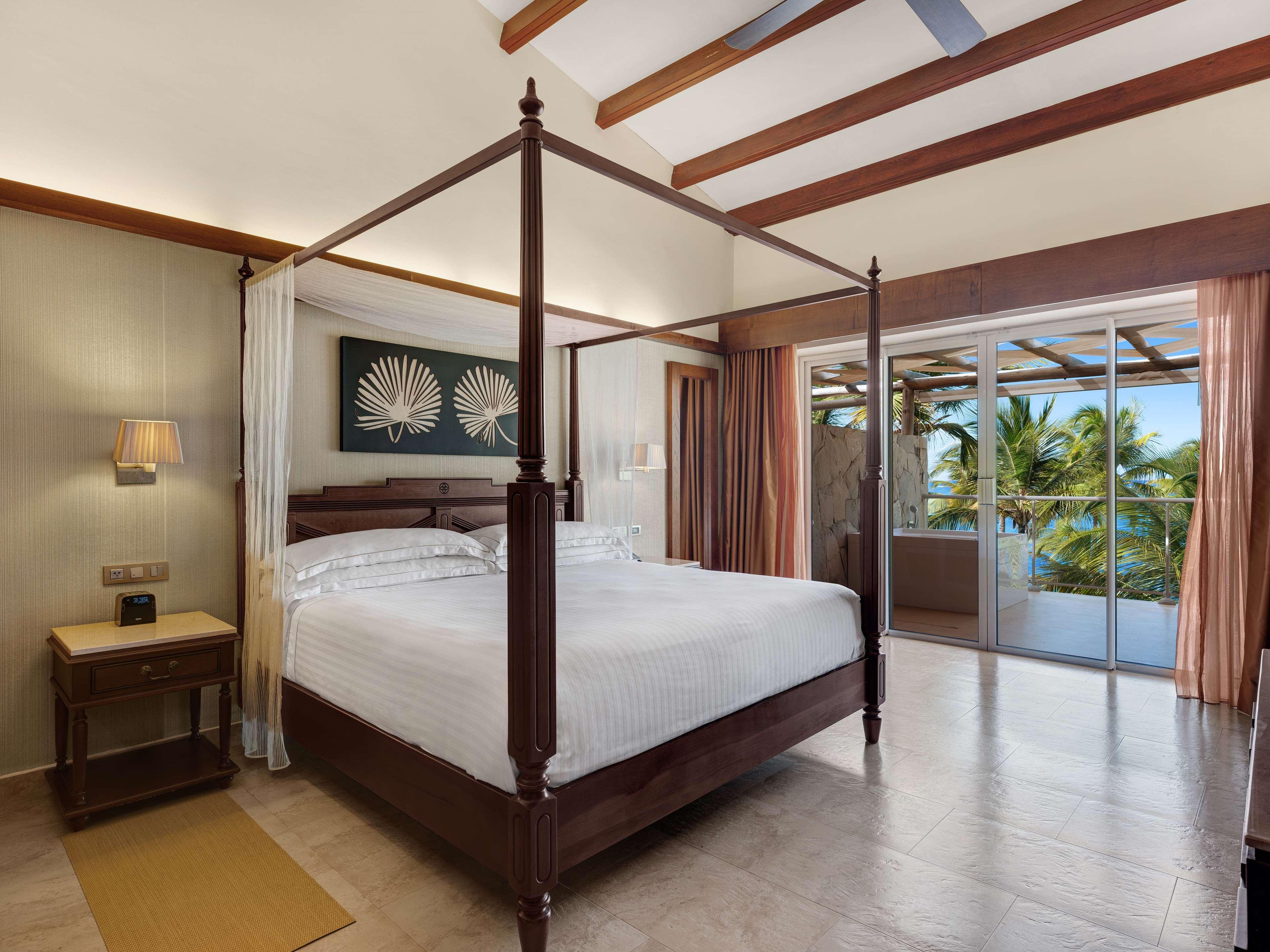 Suite, Sea Front