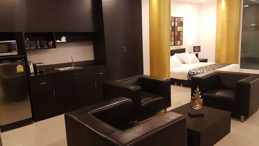 East Suites 54/73