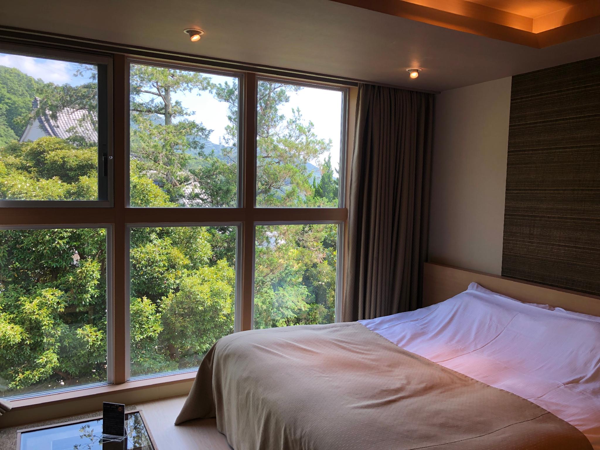 City, King Bed