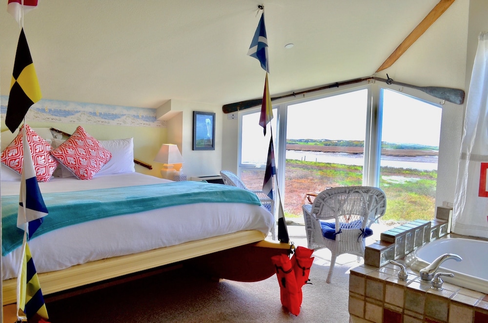 ROMANTIC, KING BED, RIVER VIEW, BATHTUB