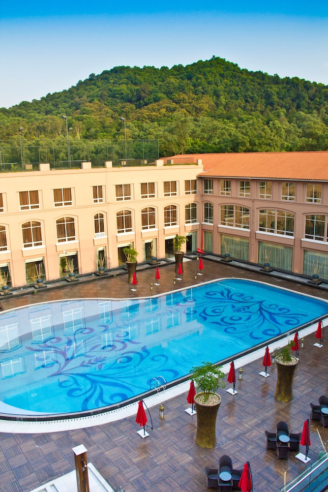 Easeland Hotel 4/42