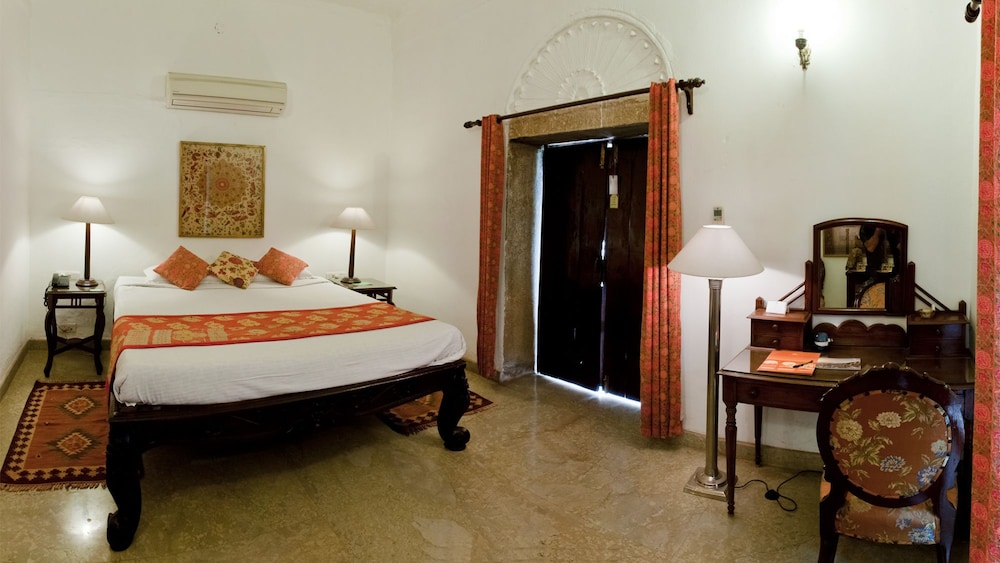 Neemrana's - Deo Bagh 16/48