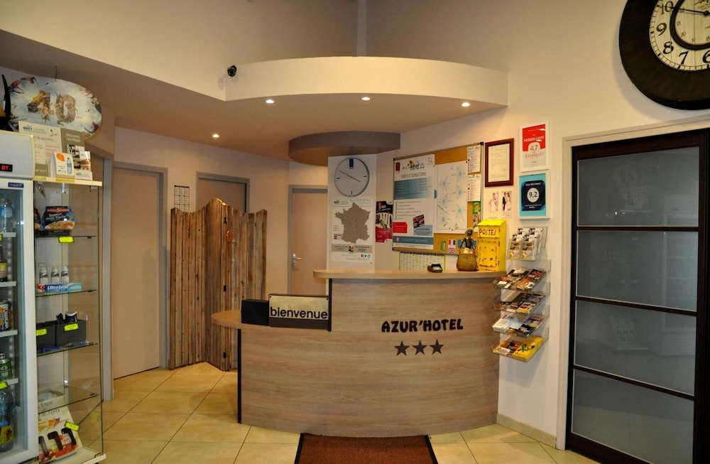 Brit Hotel Azur 8/32