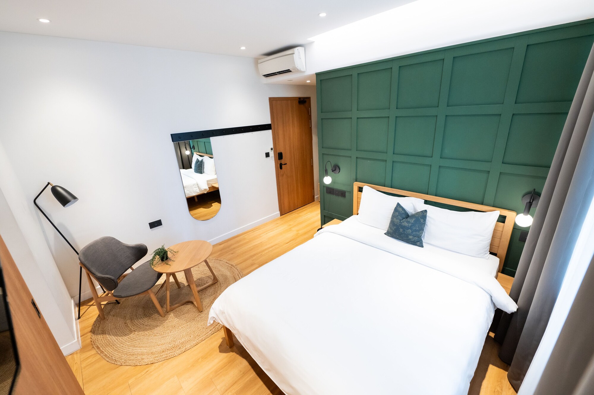 2 BEDROOMS