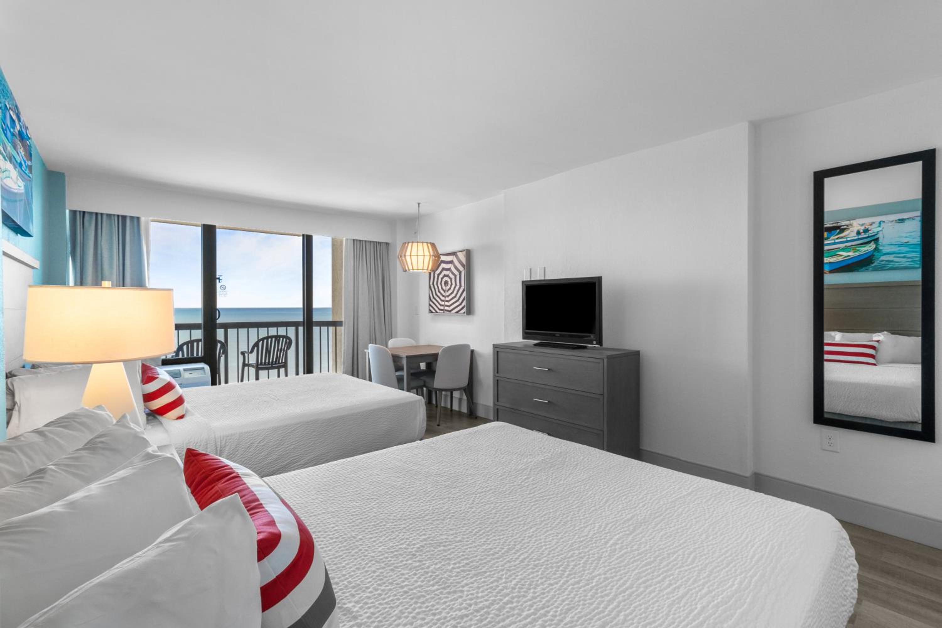 Efficiency, Pinnacle, Deluxe, Queen Bed, Ocean Front