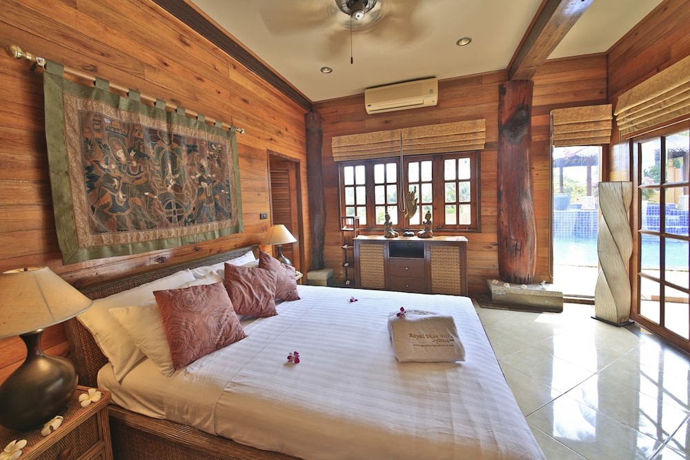 4 BEDROOMS, POOL, VILLA, PARTIAL SEA VIEW