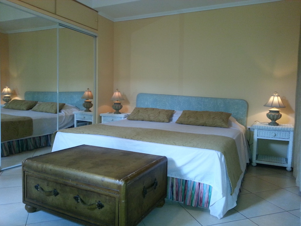 Le Chateau Ocean Villas 8/48