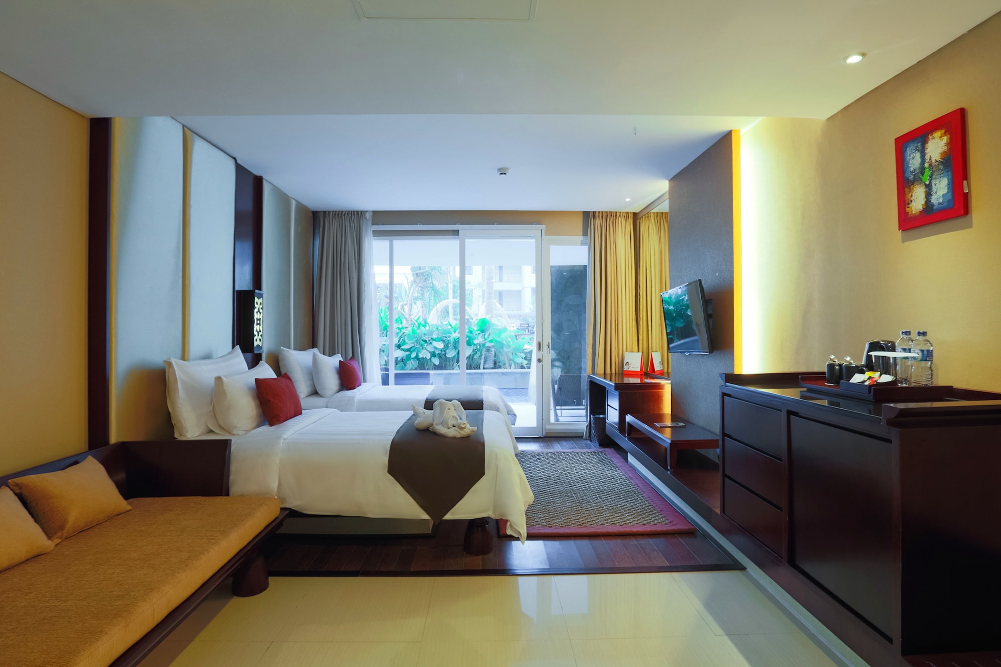 Deluxe Plunge Pool Room