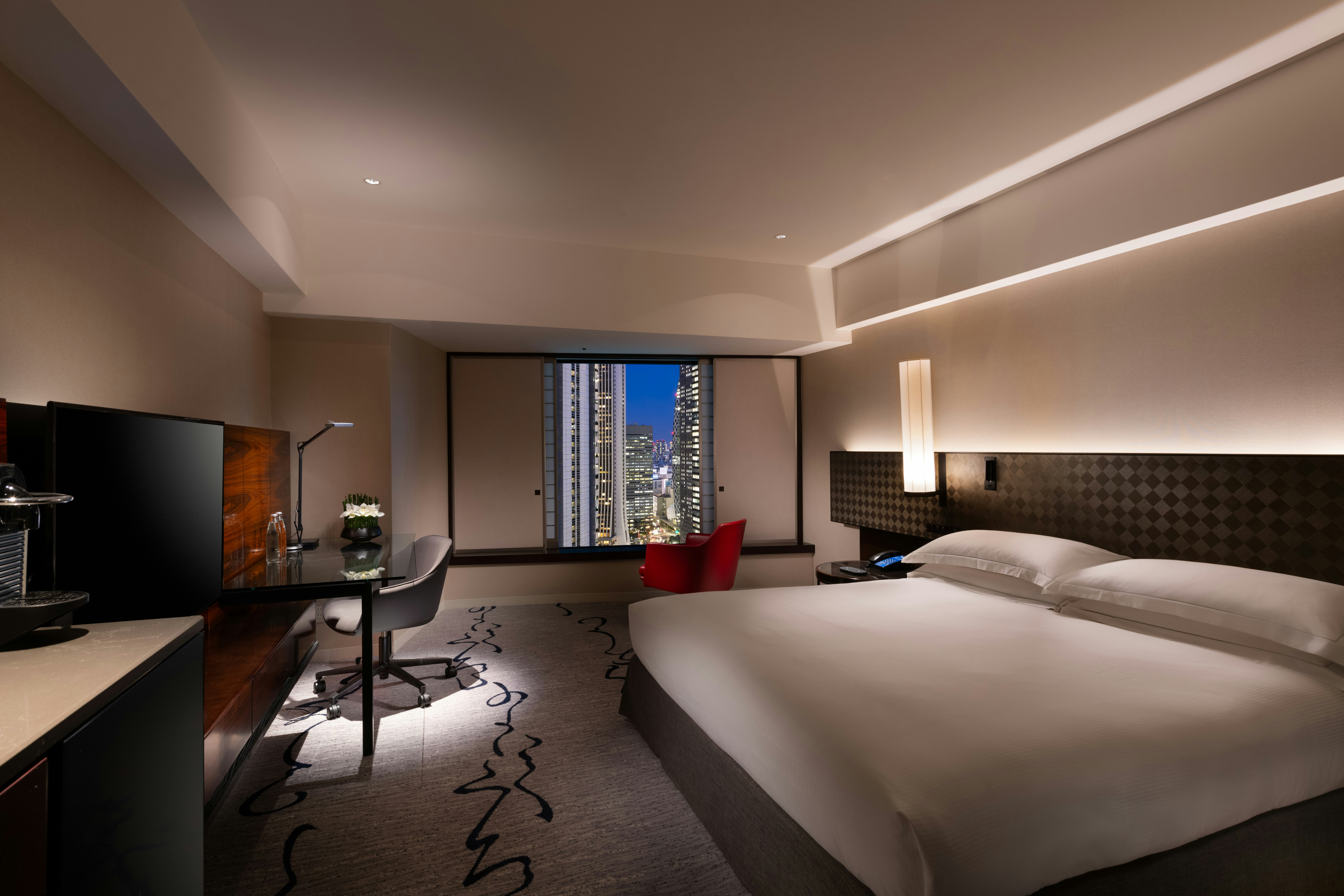EXECUTIVE, KING BED