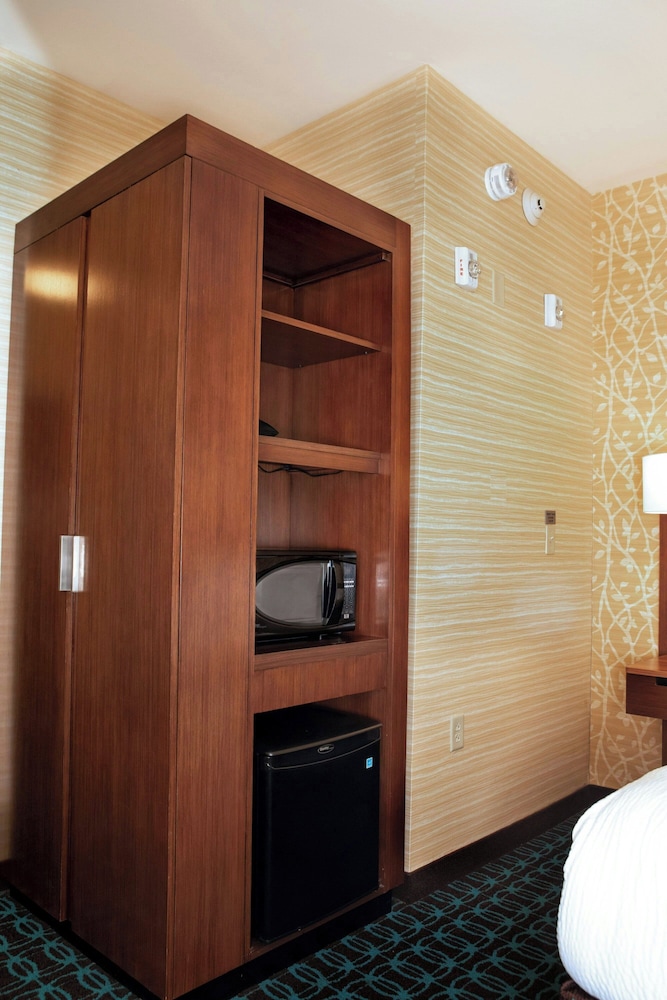 Fairfield Inn Suites Fayetteville North 22/50