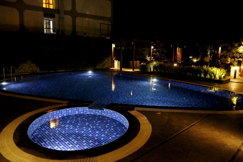 THE RAVIZ CALICUT 43/47