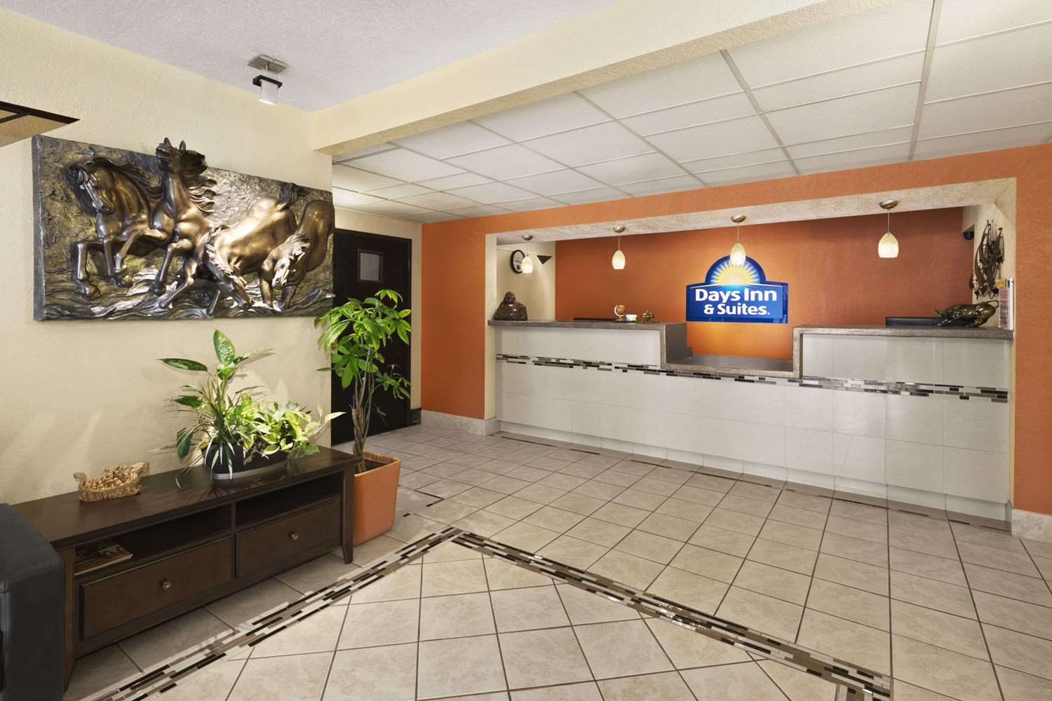 Days Inn & Suites by Wyndham Stevens Point 5/33