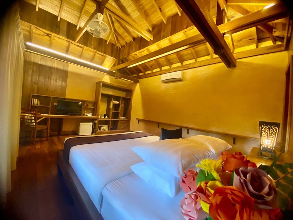 Wooden, Suite, Bungalow, King Bed، Veranda Natural Resort 2/2