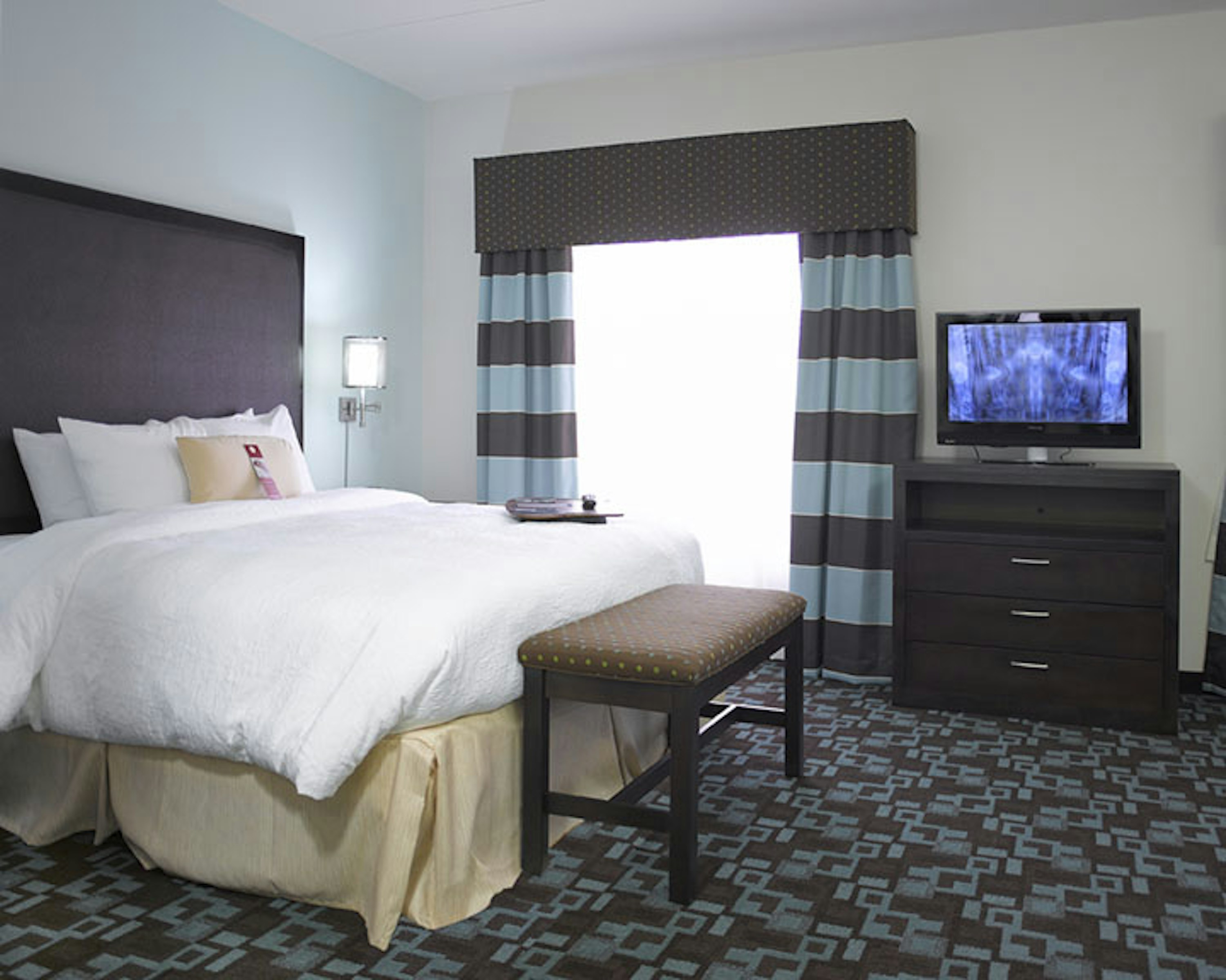 STUDIO, SUITE, KING BED