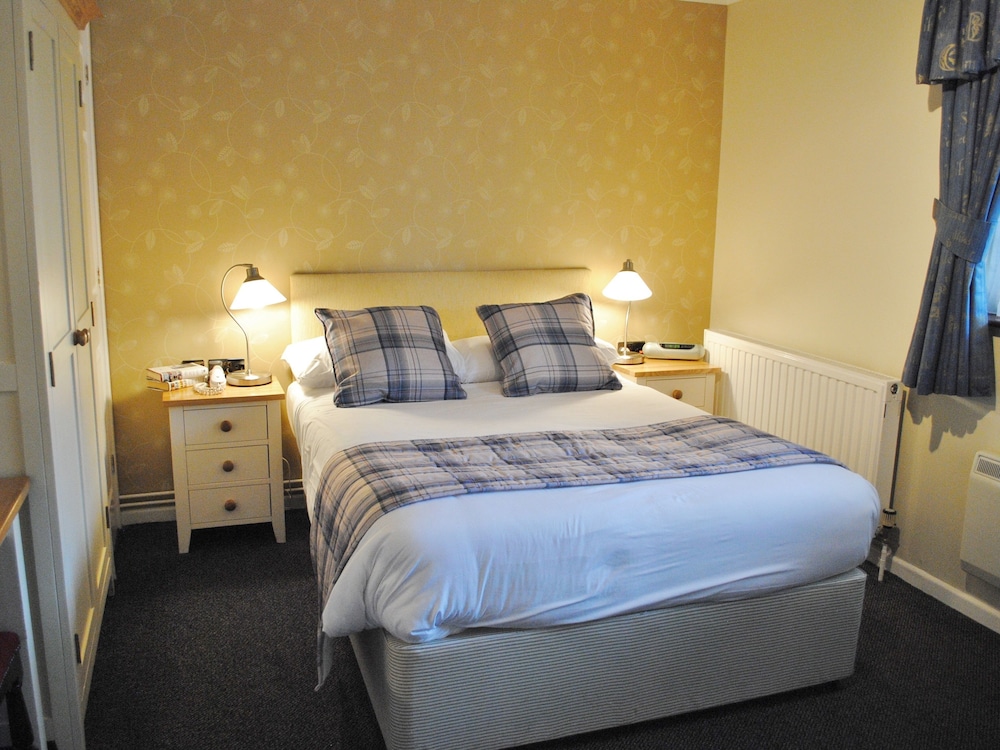 Marsham Arms Coaching Inn Hotel 12/65