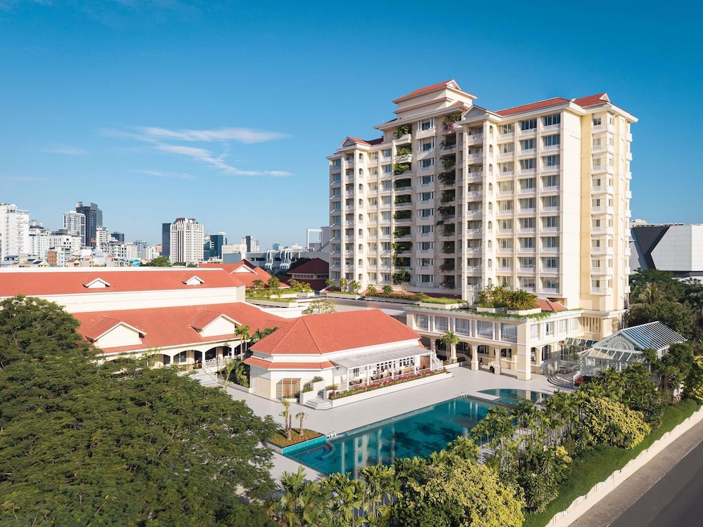 Sofitel Phnom Penh Phokeethra Hotel 3/76