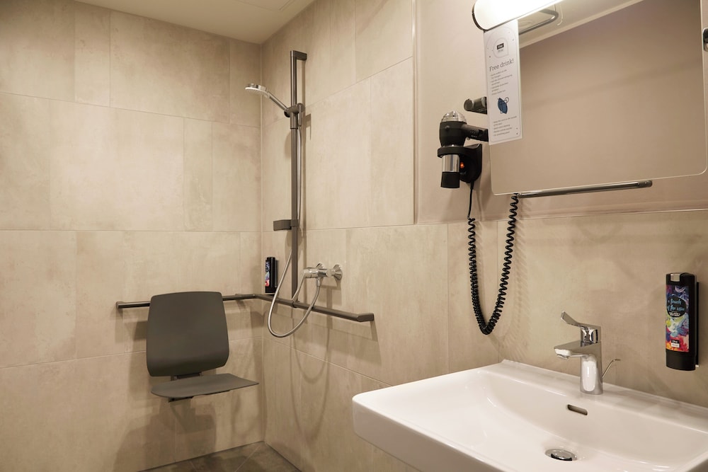 Holiday Inn - the niu, Hub Dusseldorf Messe by IHG 71/73