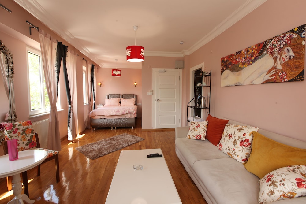 Yesim Suites 12/35