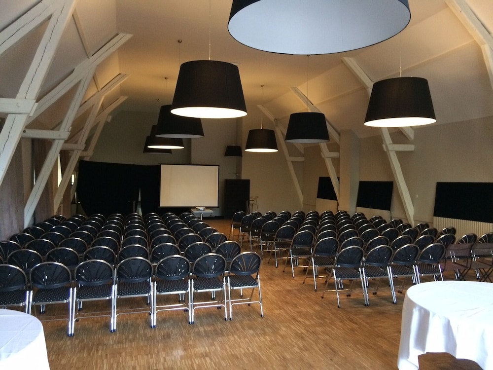 Chateau Lacan Hotel 34/50