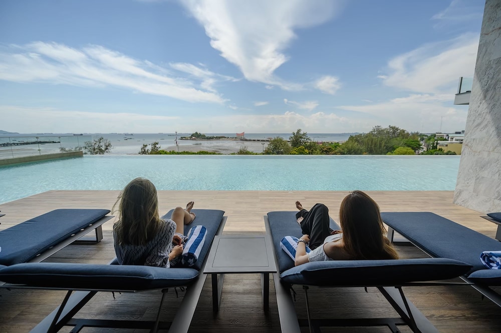 Oakwood Hotel Residence Sri Racha 33/83