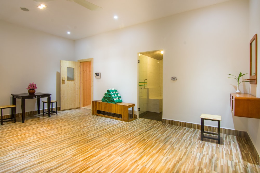 Glorious Hotel and Spa 34/50