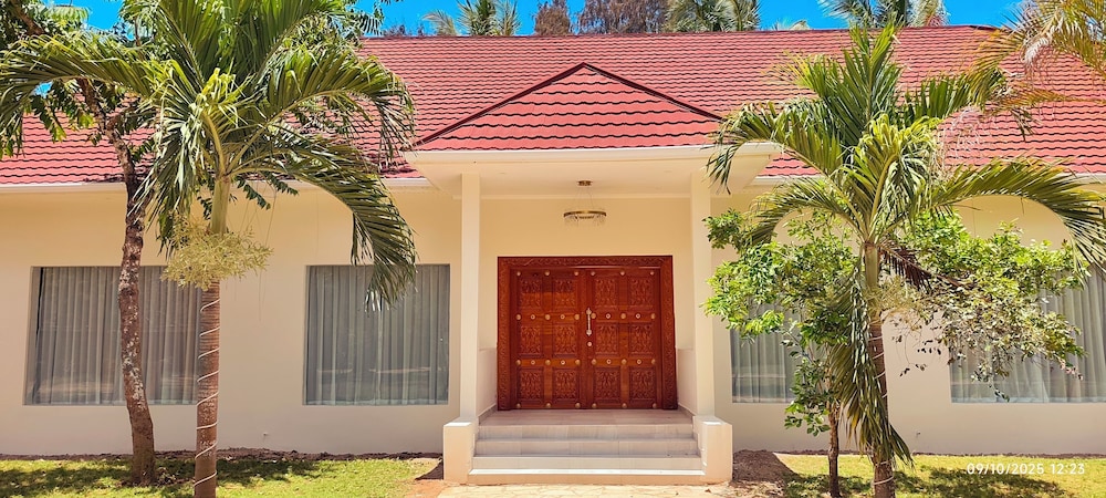 Sunrise Beach Resort 4/50
