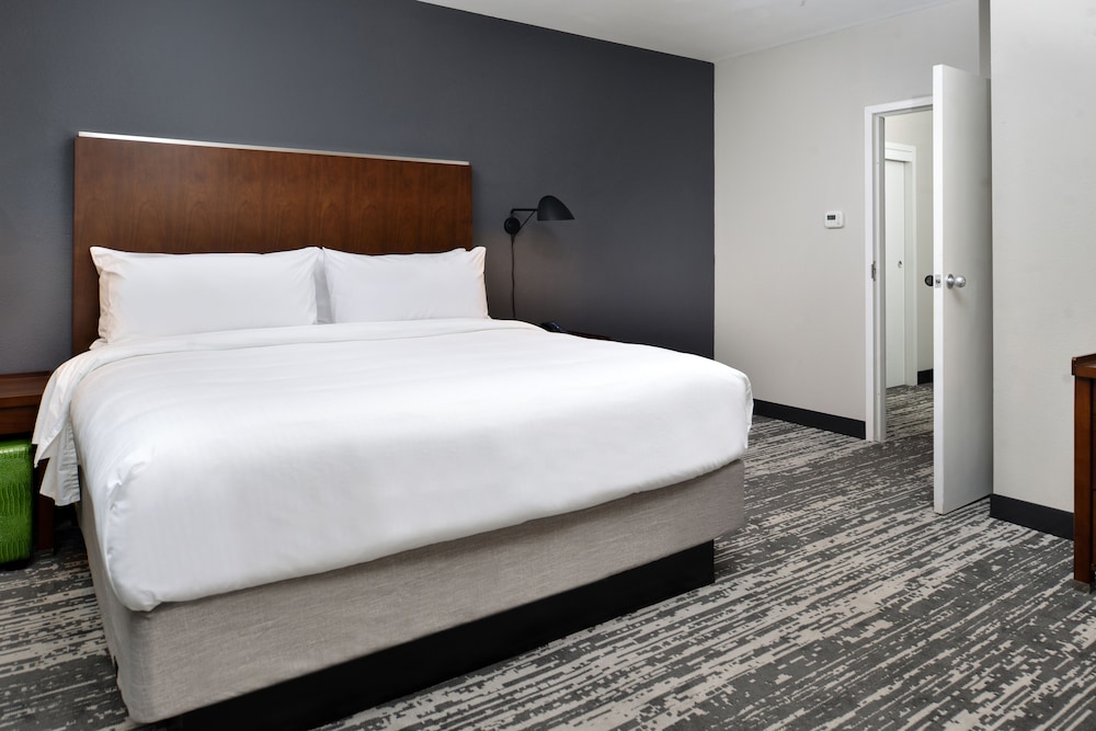 Four Points by Sheraton Omaha Midtown 3/20