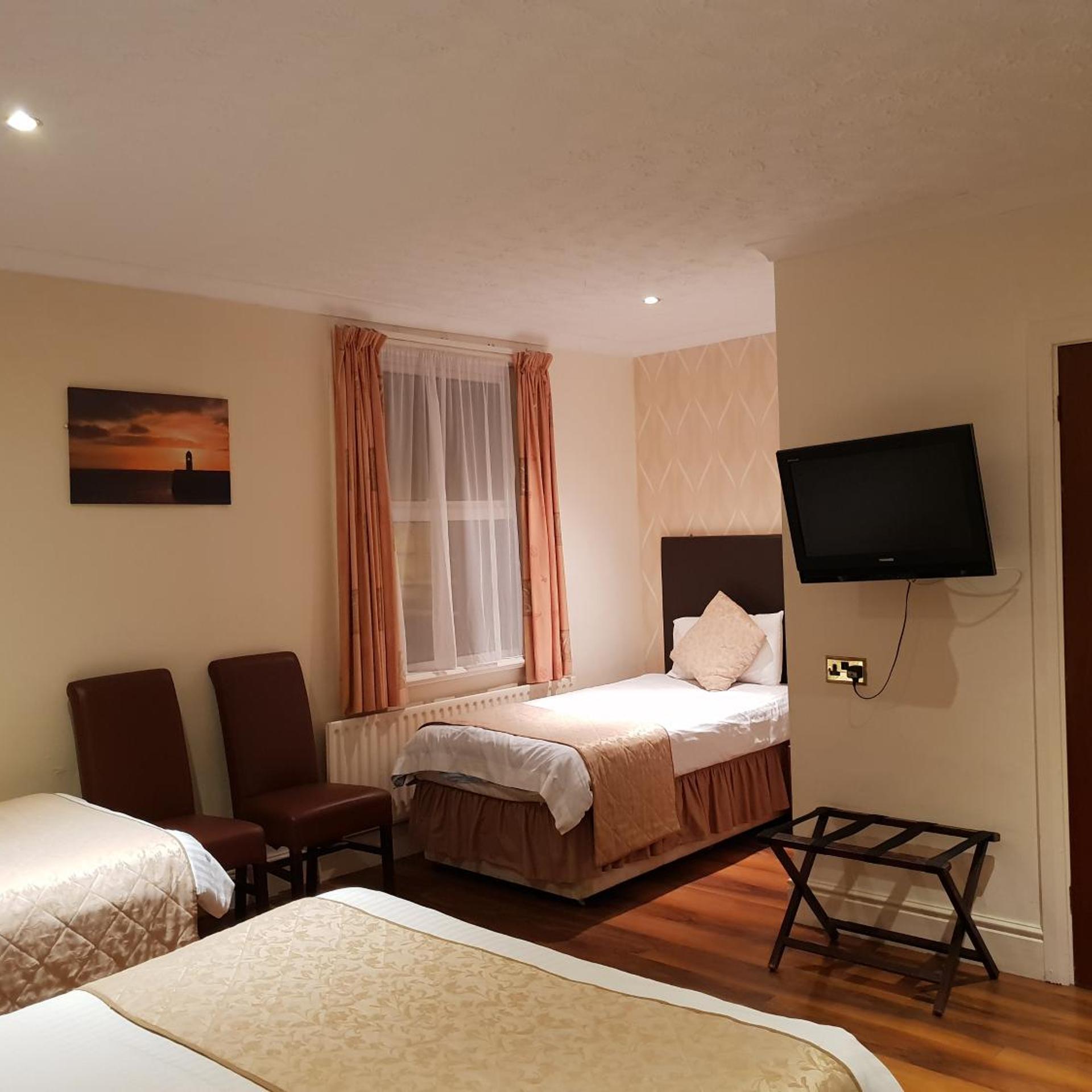 Ascot Hotel 32/50